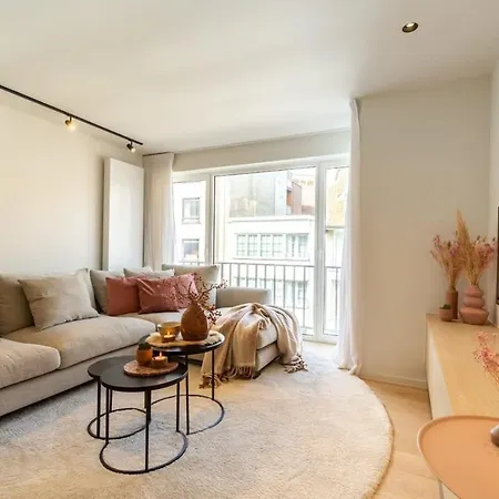 Daire Huswell - Located With Parking In *