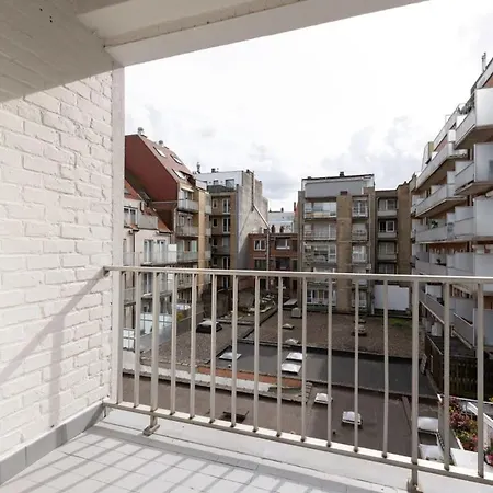 Huswell - Located With Parking In *