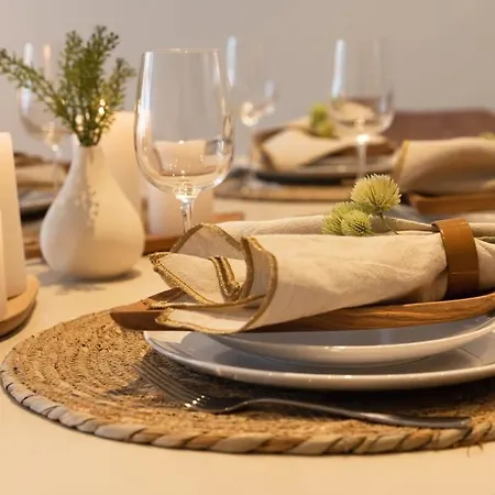 Huswell - Located With Parking In