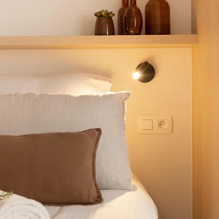 Huswell - Located With Parking In Apartment