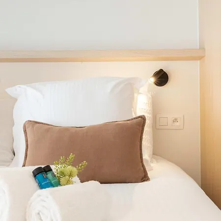 Huswell - Located With Parking In *